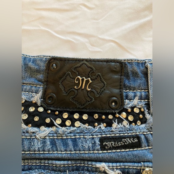 Miss Me Low Waisted Black Embellished and Jeweled Women’s Jeans Size 28 - Picture 6 of 7